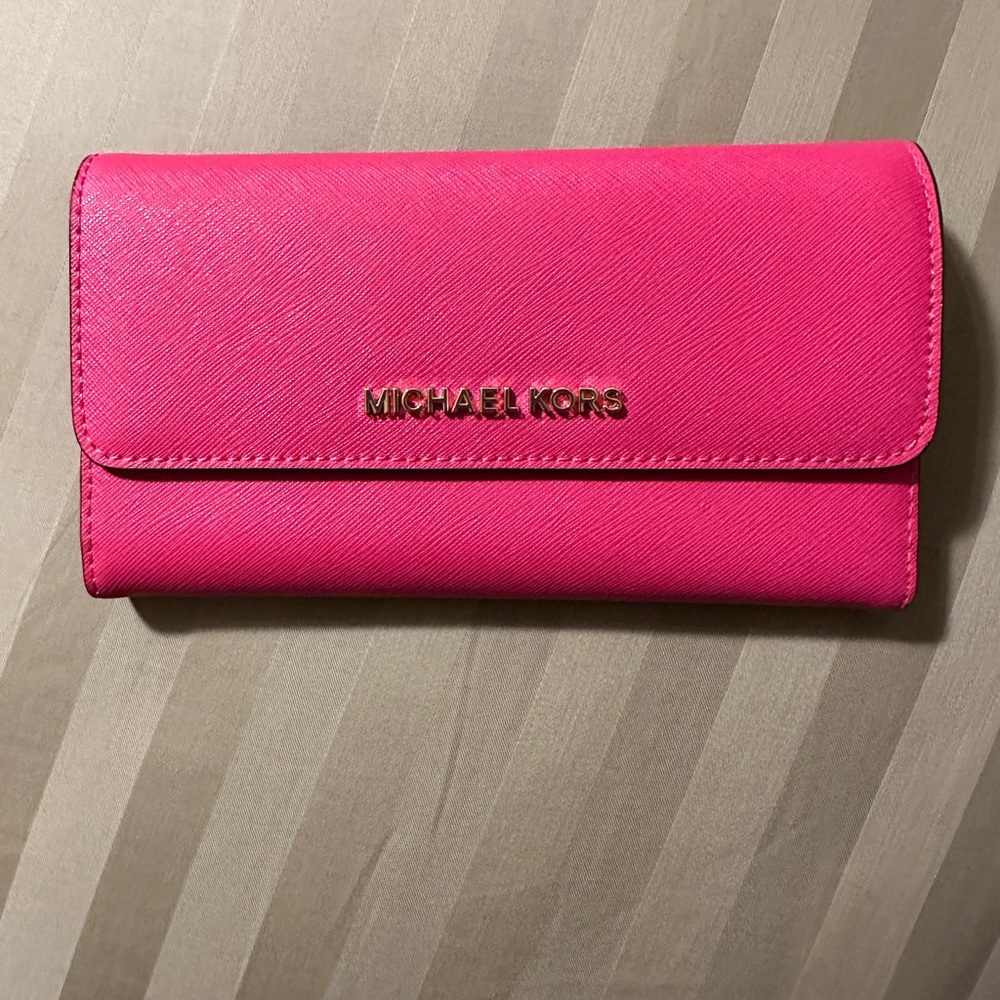 Hot pink 18 credit card holder , snap front closure, coin holder wallet